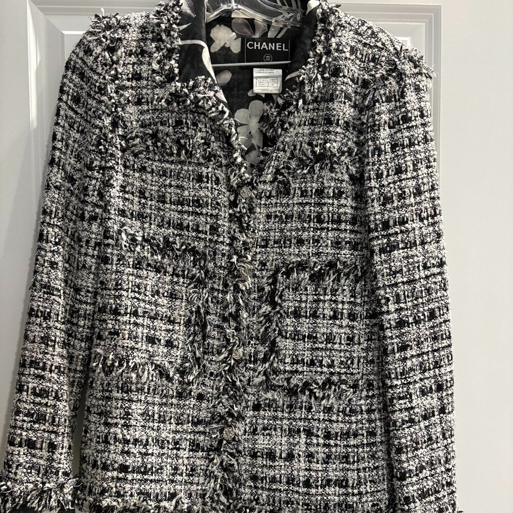 Authentic CHANEL 04P Fringe Texture Boucle Jacket Size 40/6